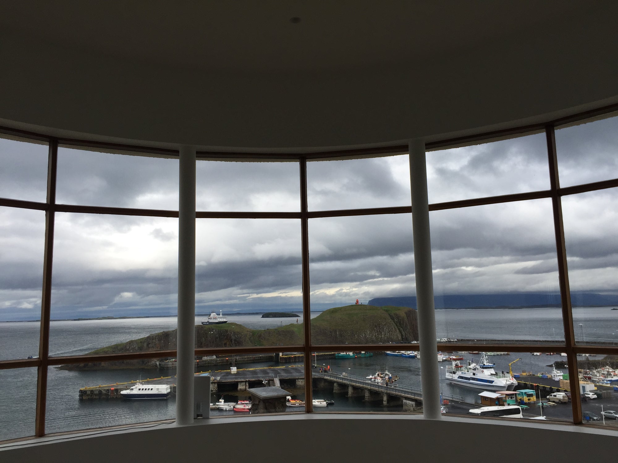 In the Stacks with Kathryn Savage: Roni Horn's Library of Water